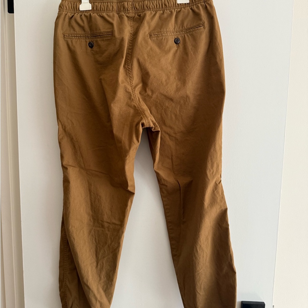 GAP women’s khaki Chinos joggers